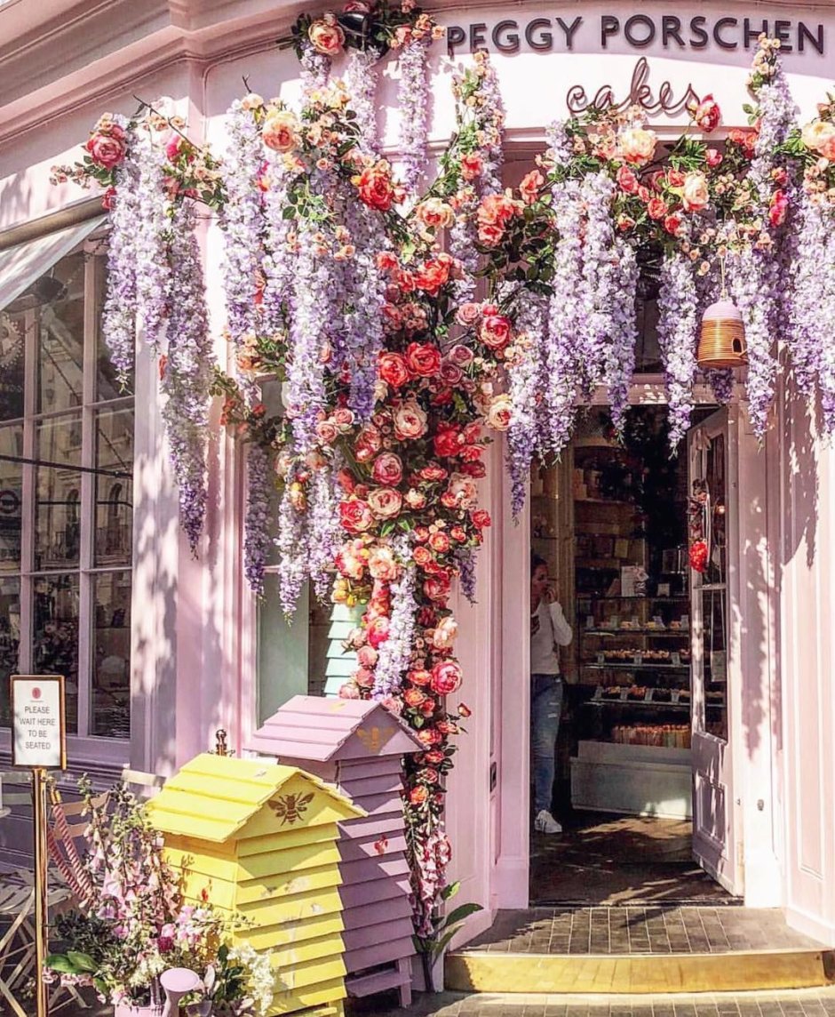 Украшение фасада цветочного магазина