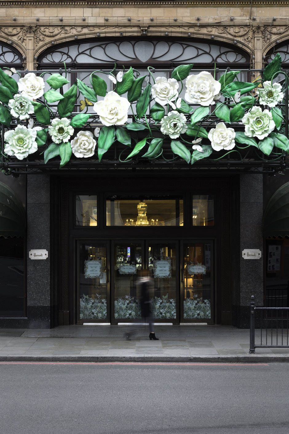 Фасады и витрины цветочных магазинов