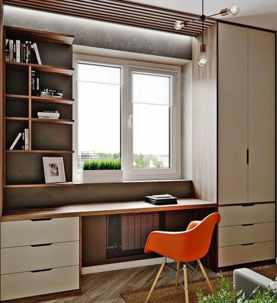 Стол-подоконник в детской