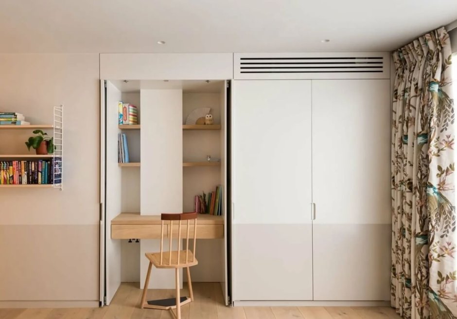 Рабочее место в шкафу