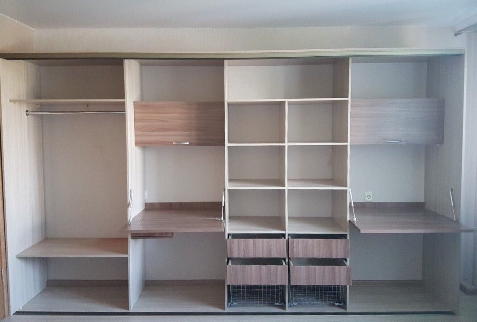 Стол встроенный в шкаф купе