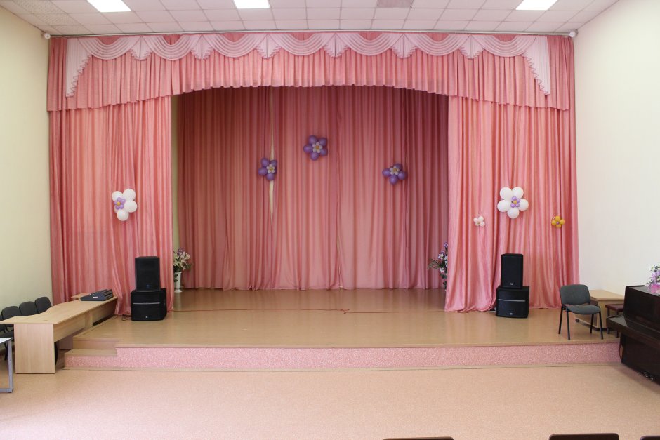 Современный музыкальный зал в детском саду