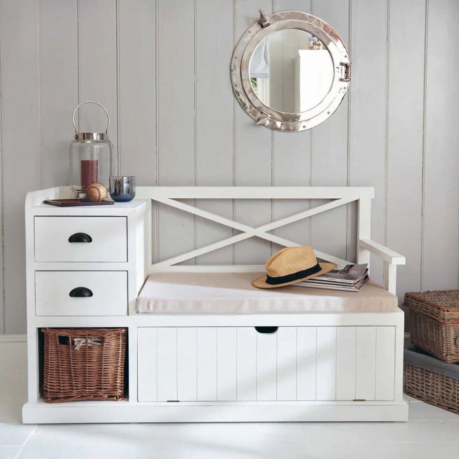 Макияжный уголок в спальне