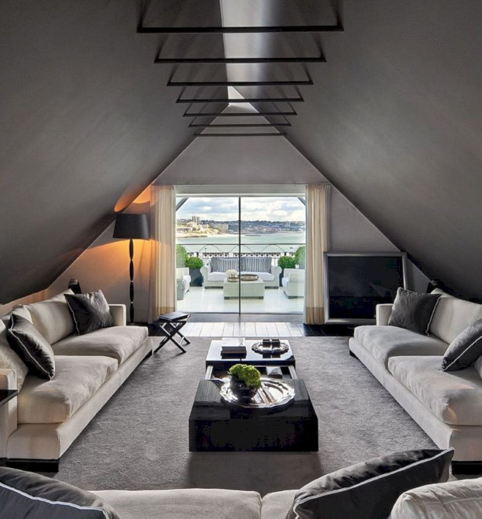 Треугольная кровать