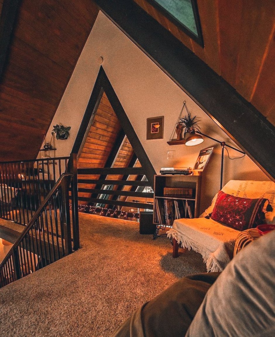 Спальня в треугольном доме