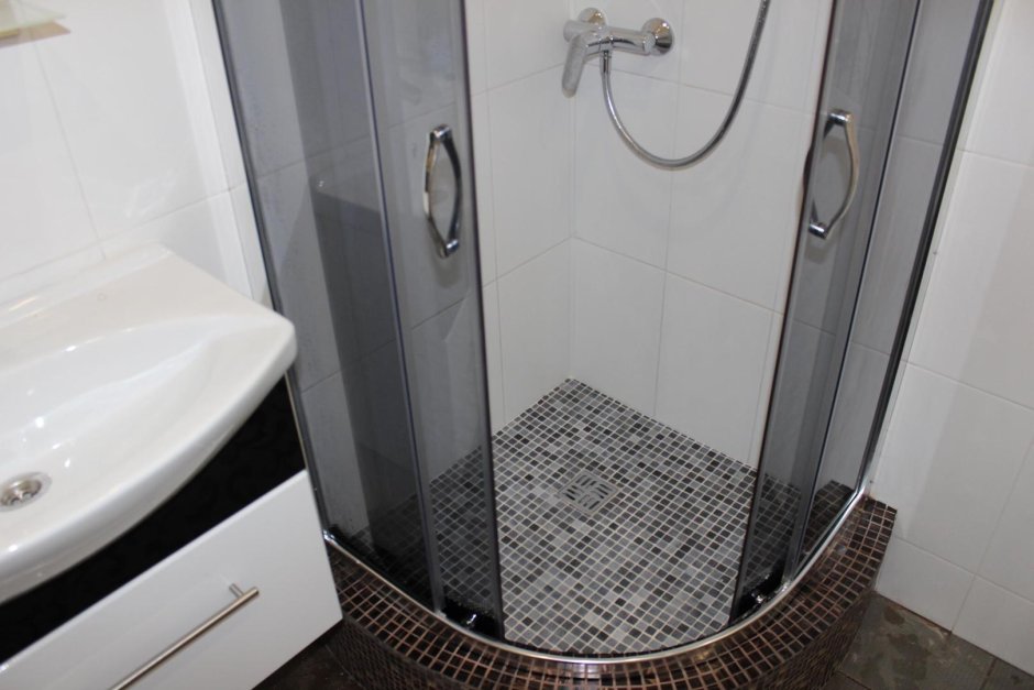 Душ в ванной без поддона