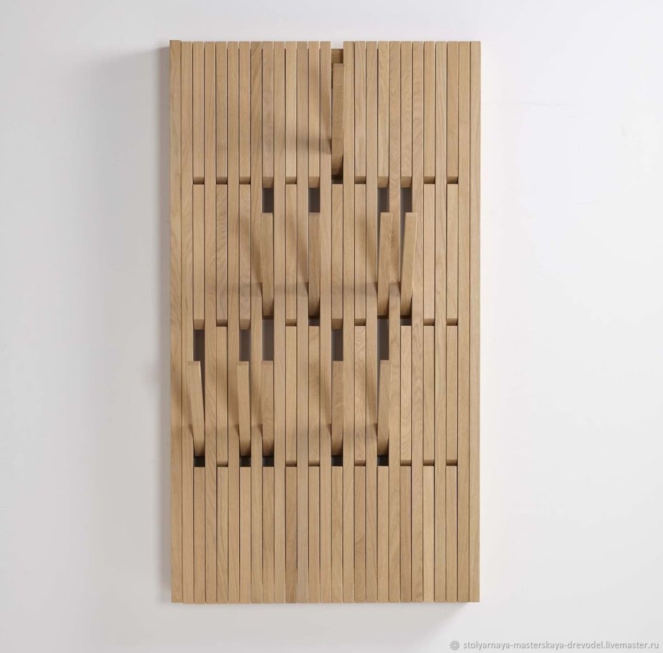 Вешалка из деревянных реек