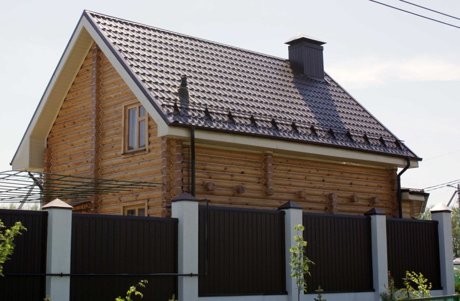 Деревянный дом с металлочерепицей