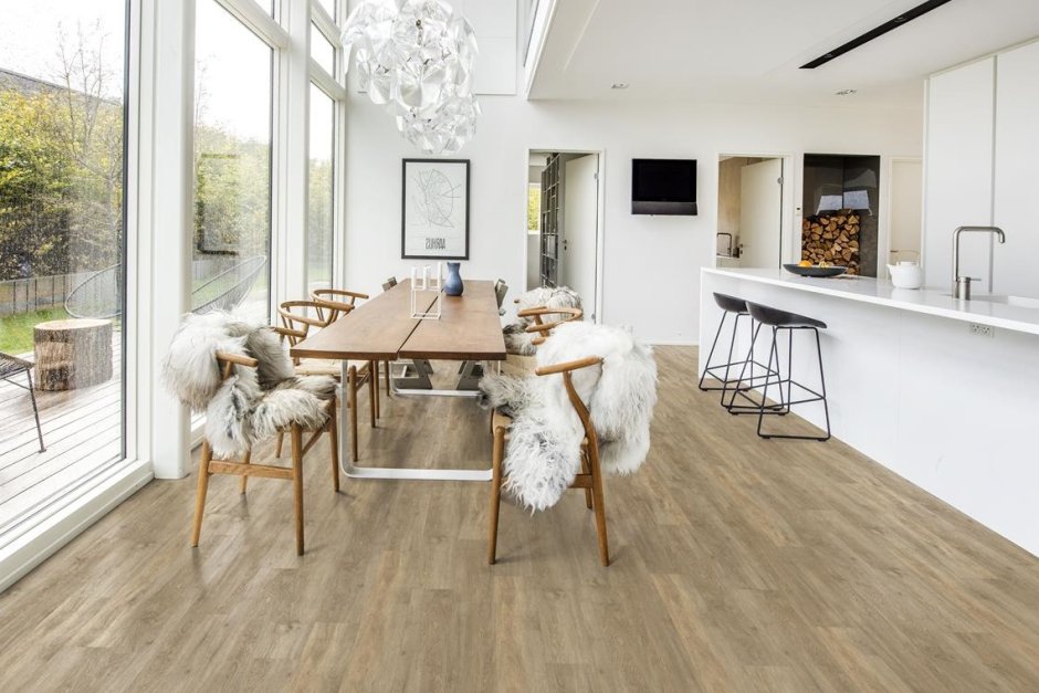 Стена из ламината