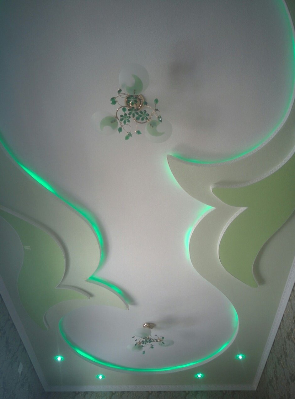 Натяжной потолок белый с черным узором