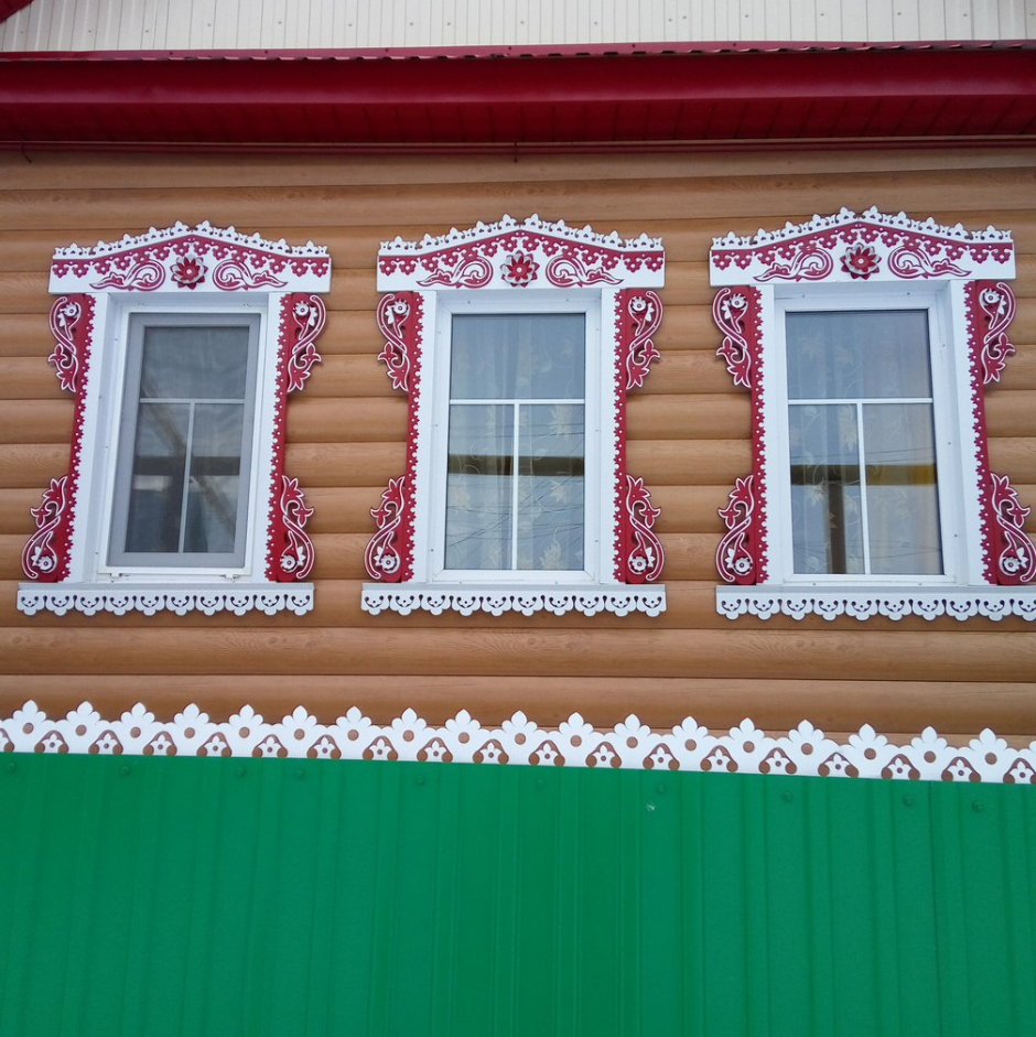 Узоры вокруг окна