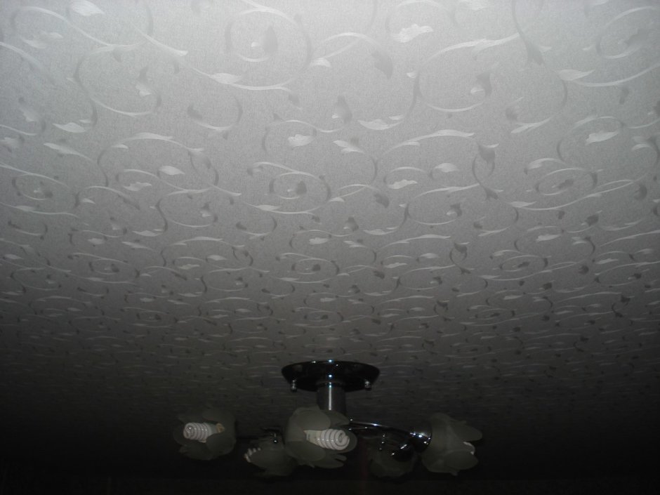 Матовый фактурный натяжной потолок