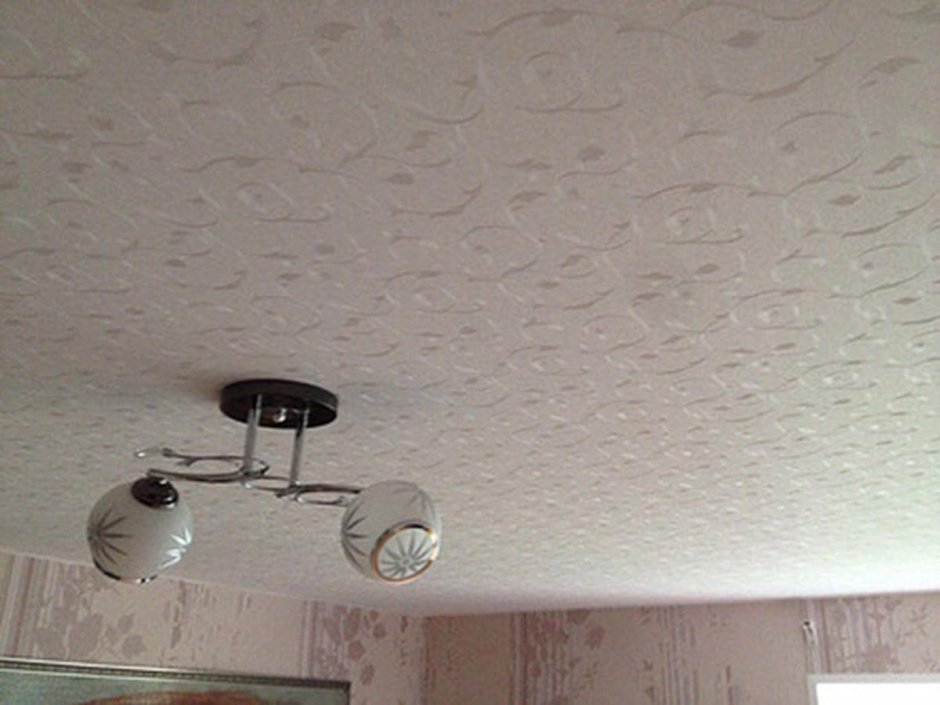 Натяжной потолок с тиснением