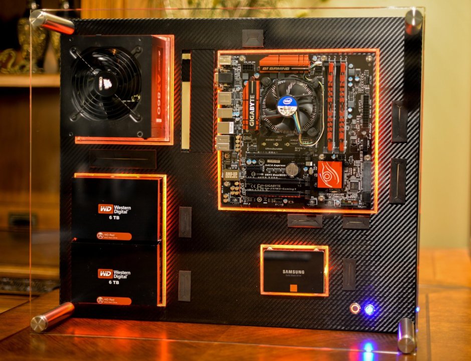 ПК на стене