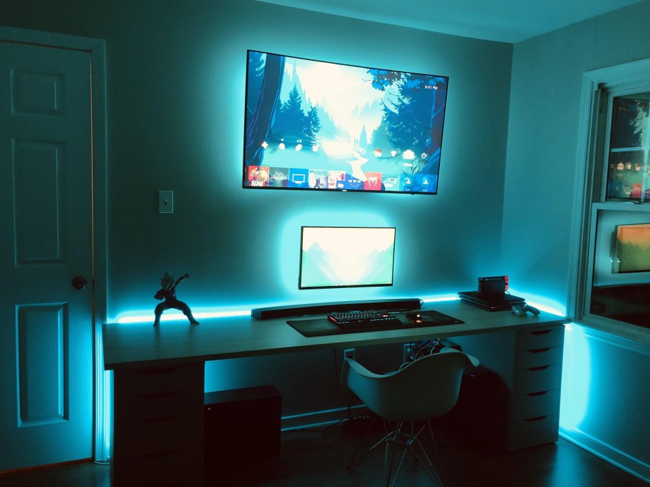 Комната с компьютером