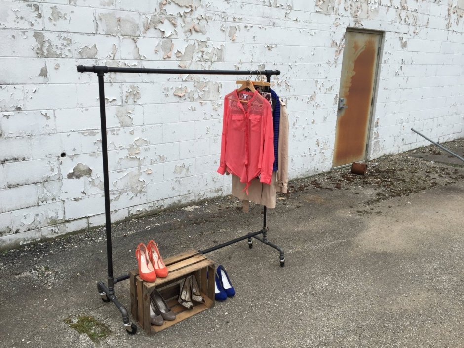 Вешалка из труб лофт