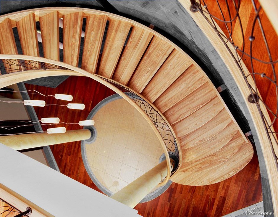 Винтовая лестница с финской фанеры
