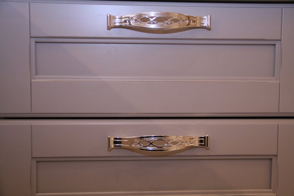 Кухонные гарнитуры со встроенными ручками