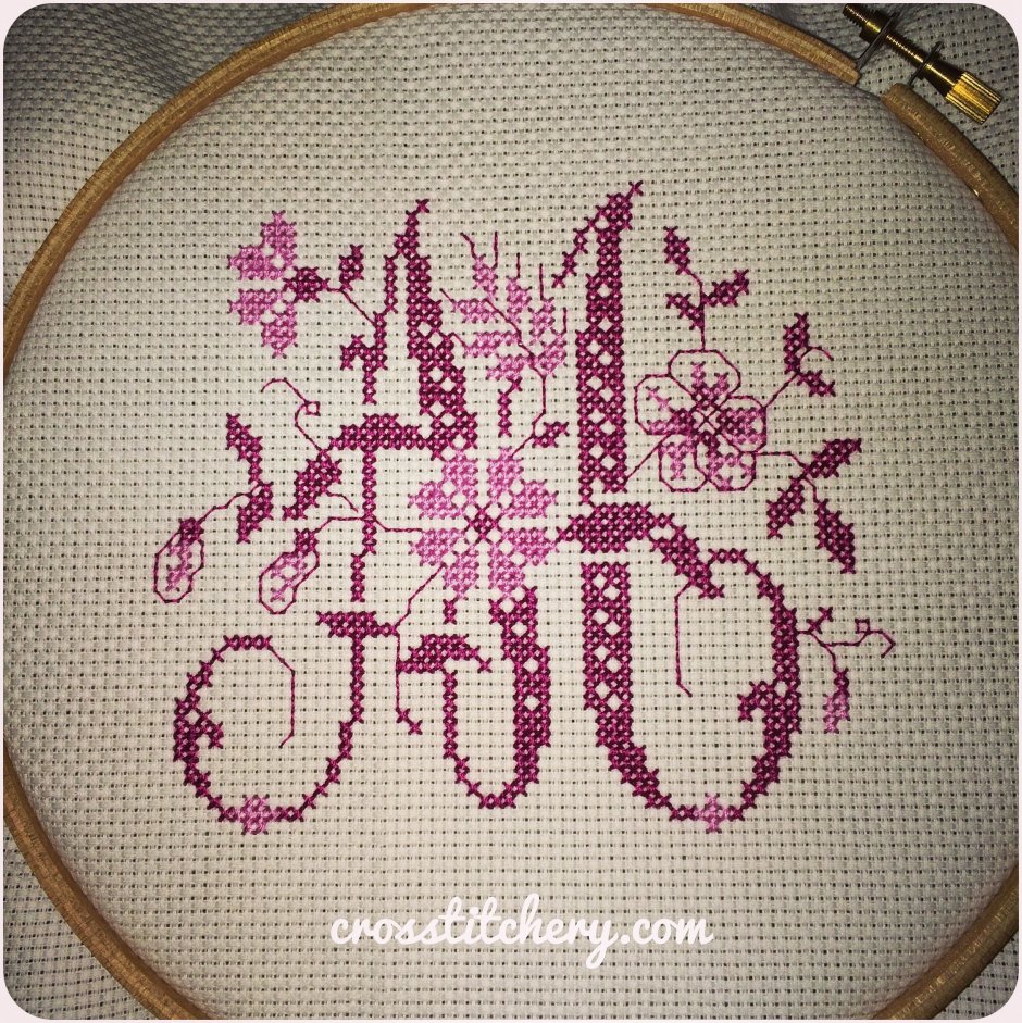 Вышивка цветов в пяльцах