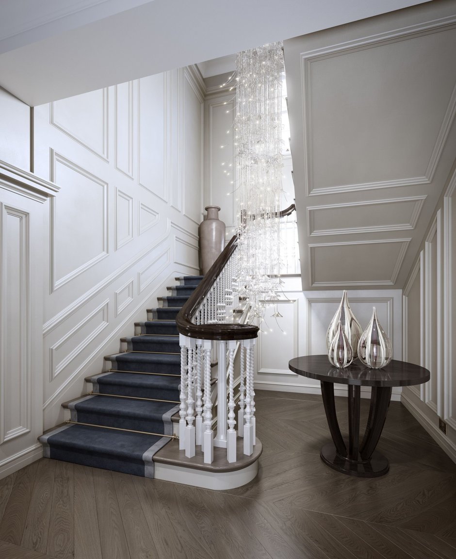 Интерьер холла с лестницей