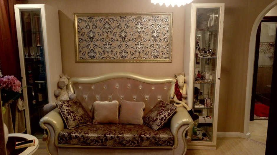 Синий диван в интерьере