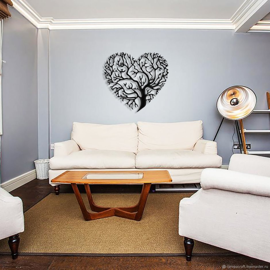 Постеры в интерьере гостиной над диваном