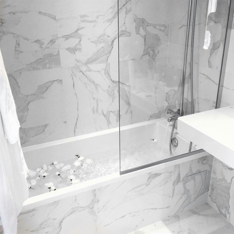 Пластиковые панели для ванной белые