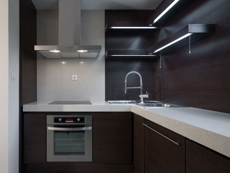 Угловая вытяжка на кухню