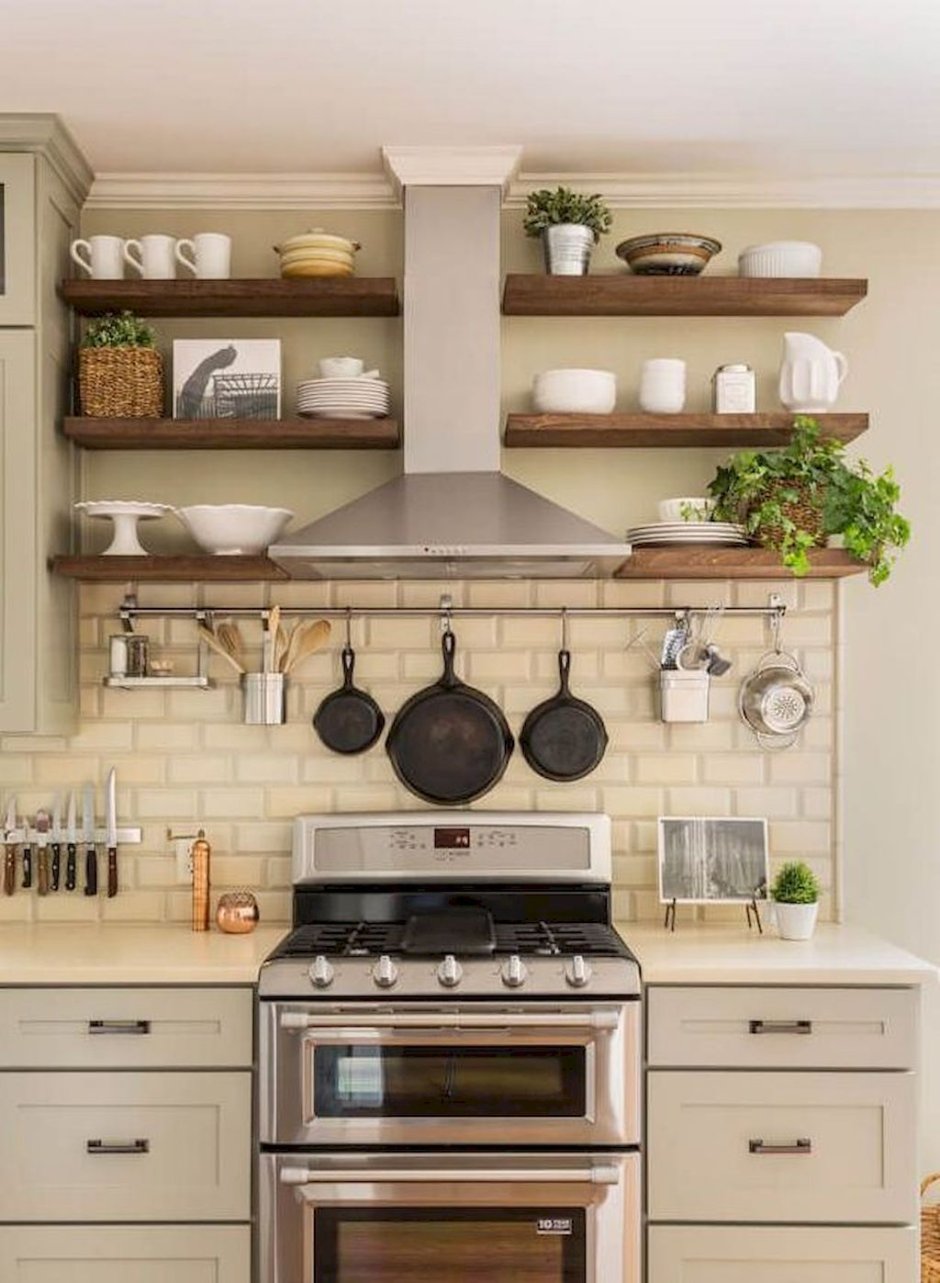 Кухня с открытыми полками