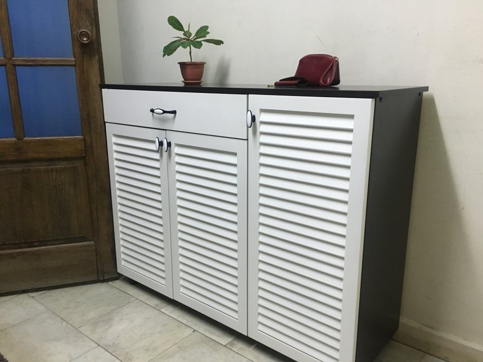 Тумба под раковину с жалюзийными дверцами