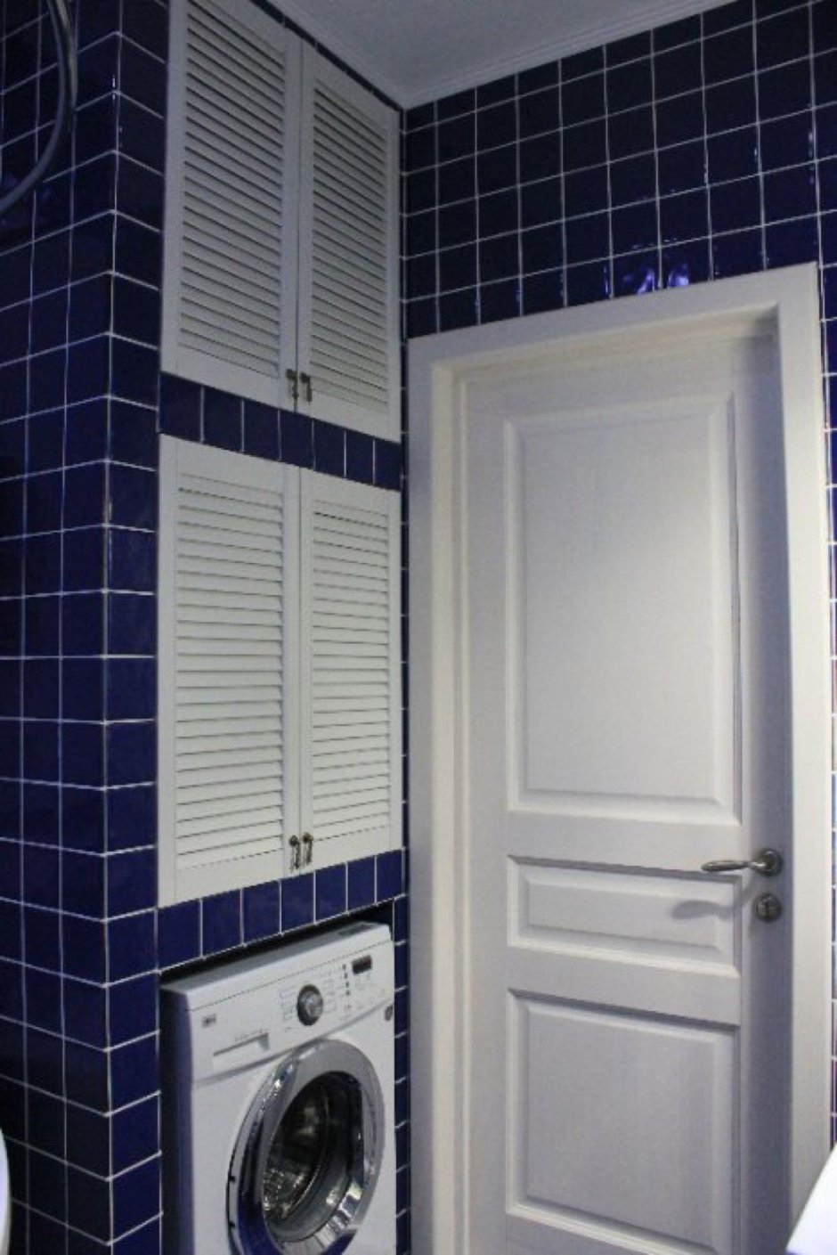 Прихожая с жалюзийными дверцами