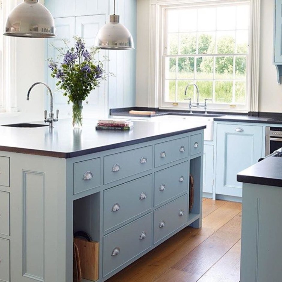 Кухня гостиная в холодных тонах