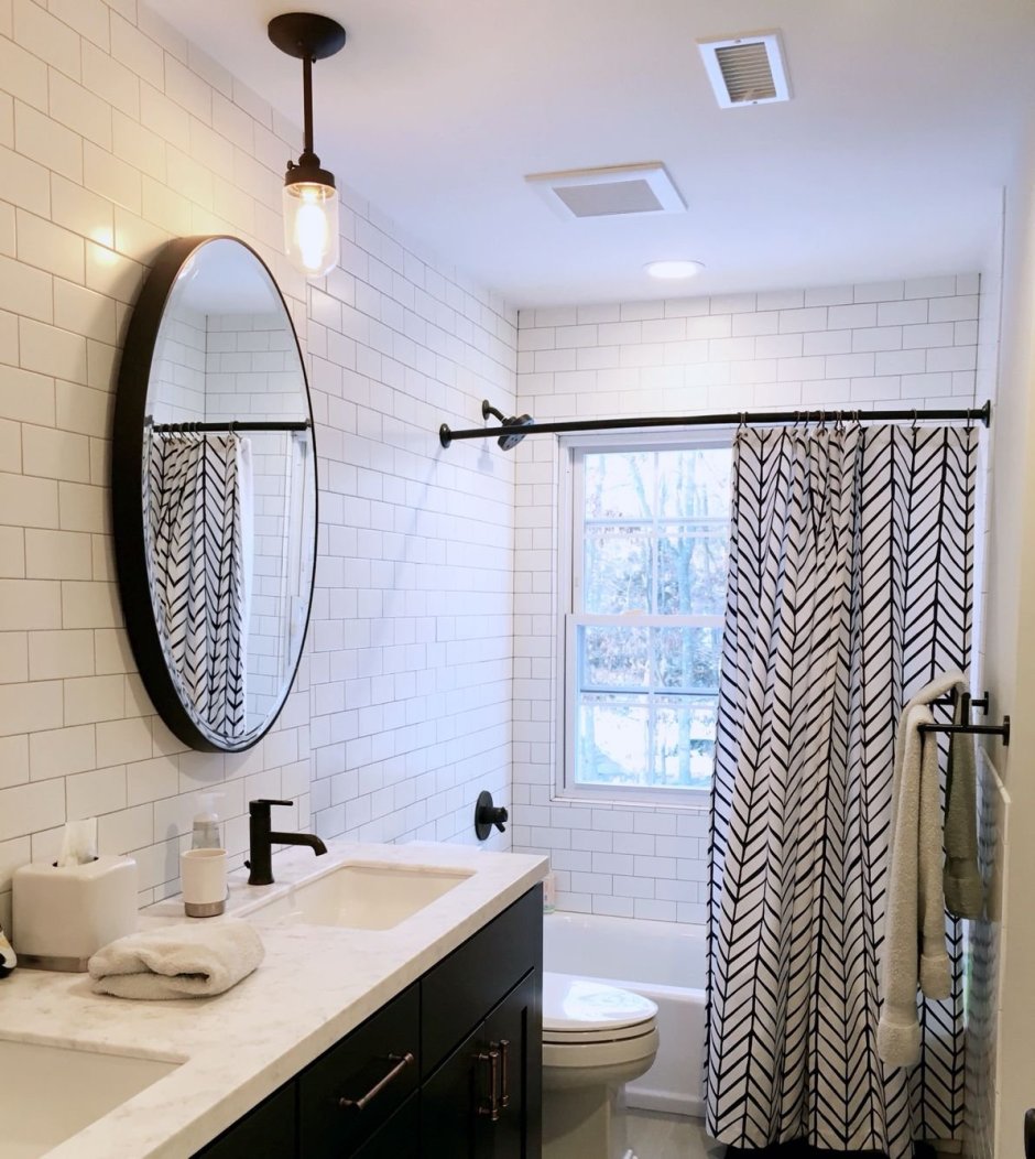 Ванпая комната со шторой