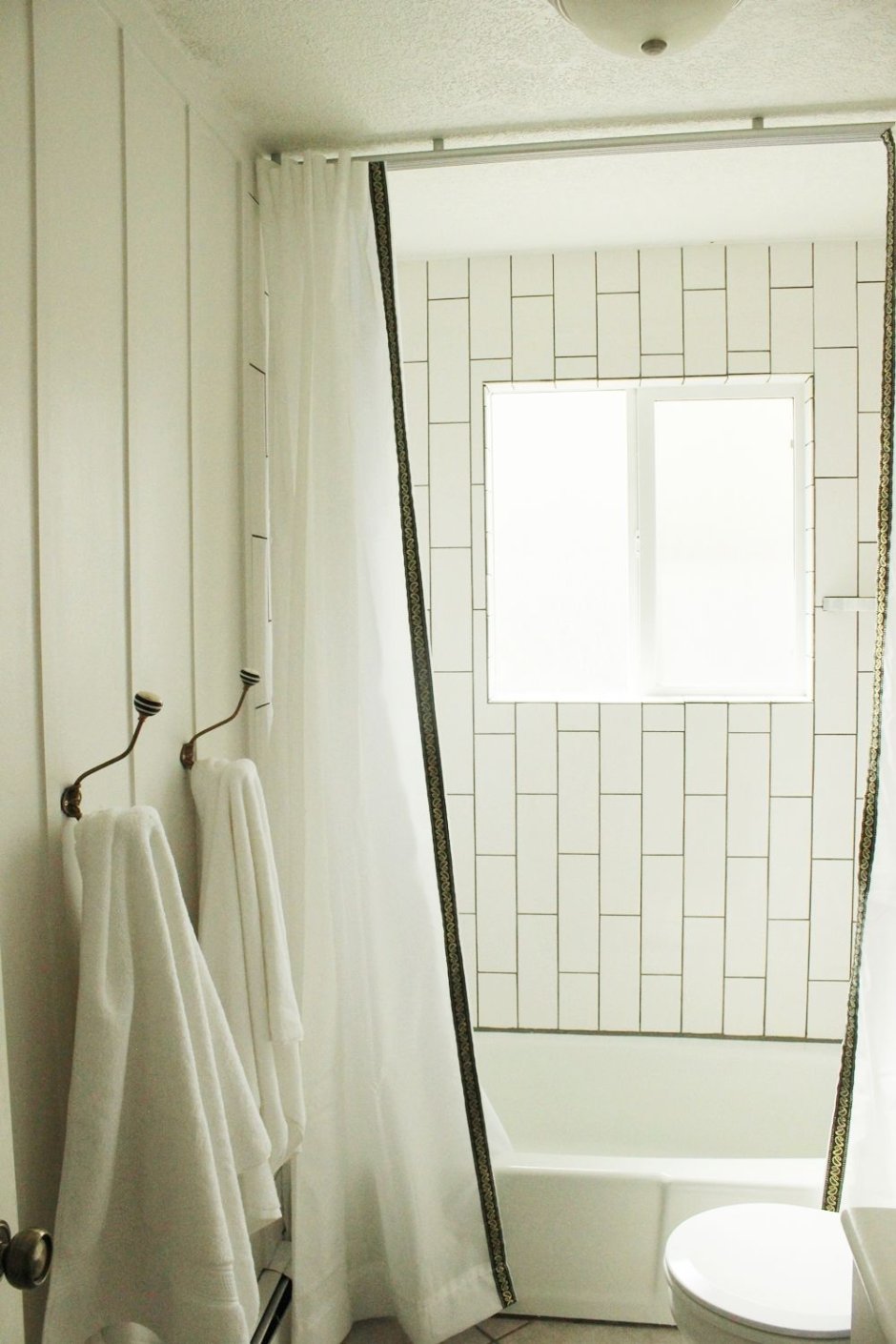 Штора в ванную под потолок