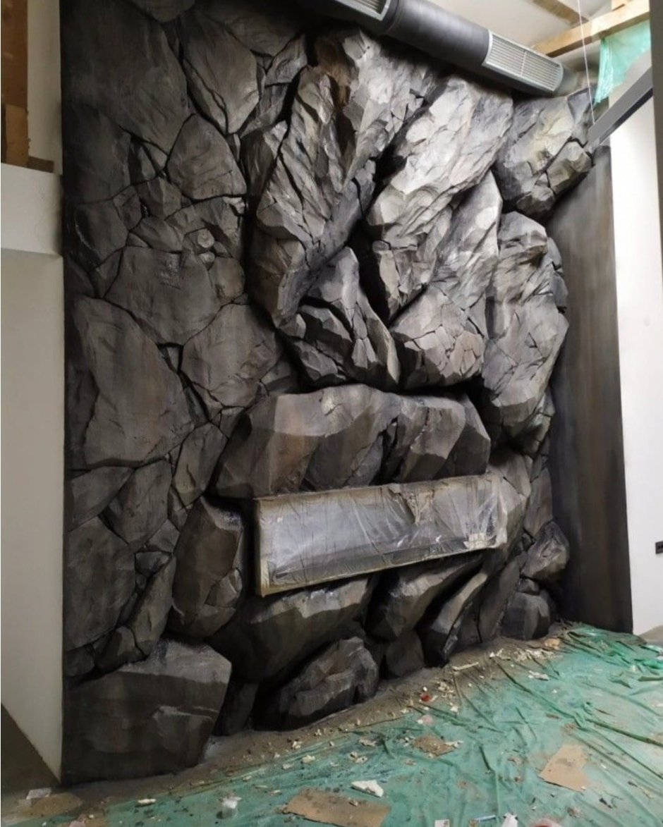 Искусственная скала в интерьере