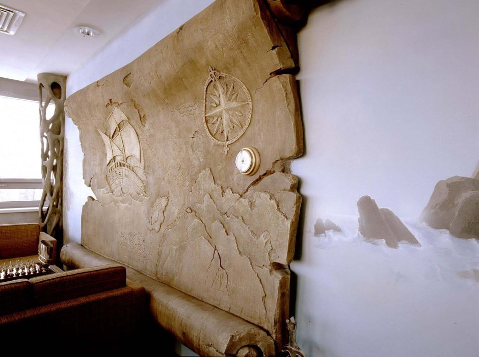 Барельеф скала на стене