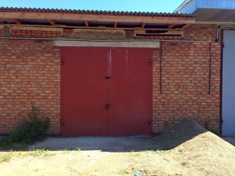 Кирпичный гараж