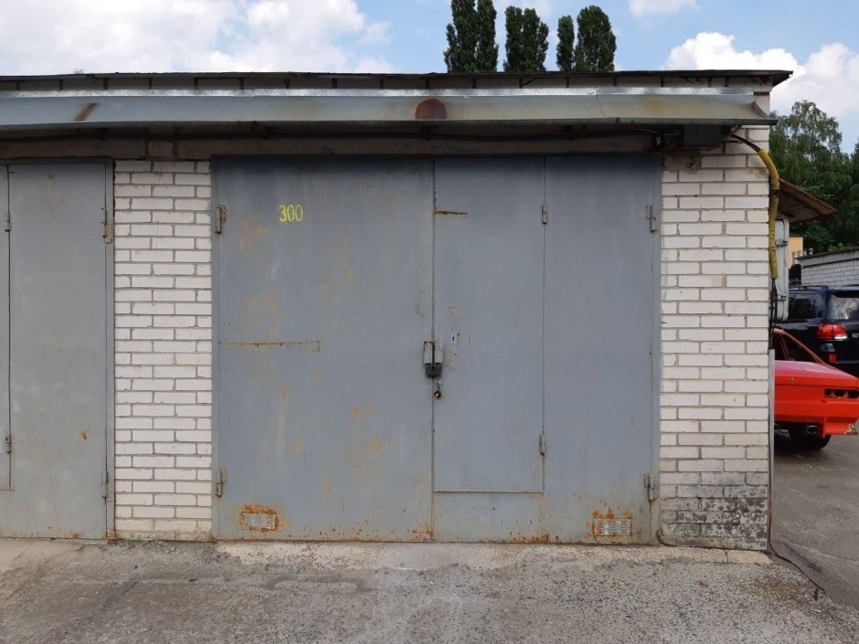 Кирпичный гараж в кооперативе