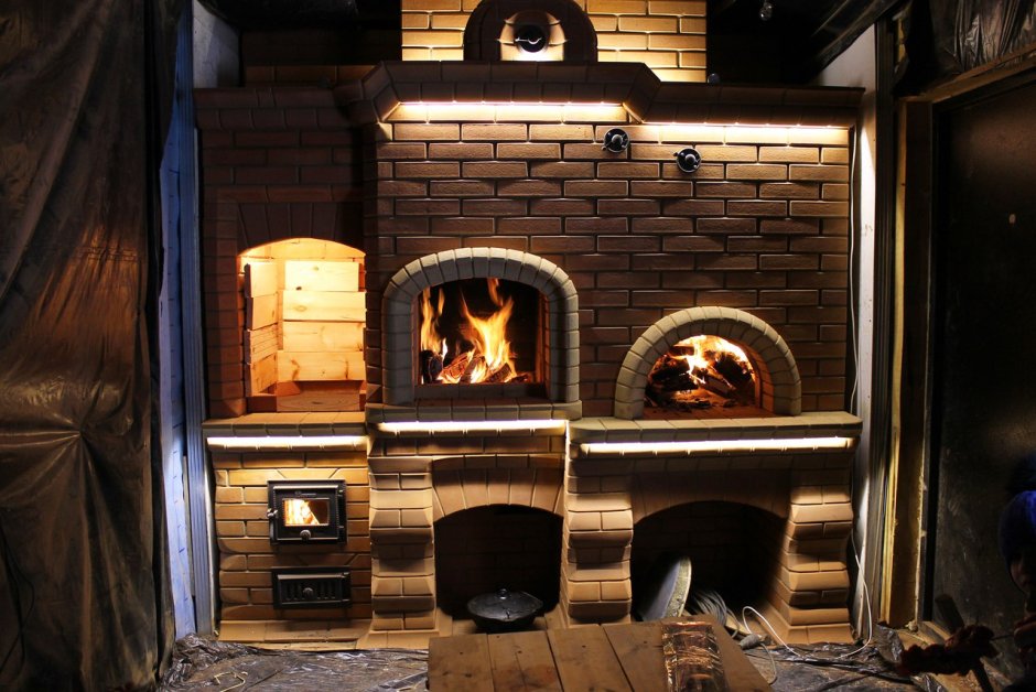 Мангал в камине с вертелом