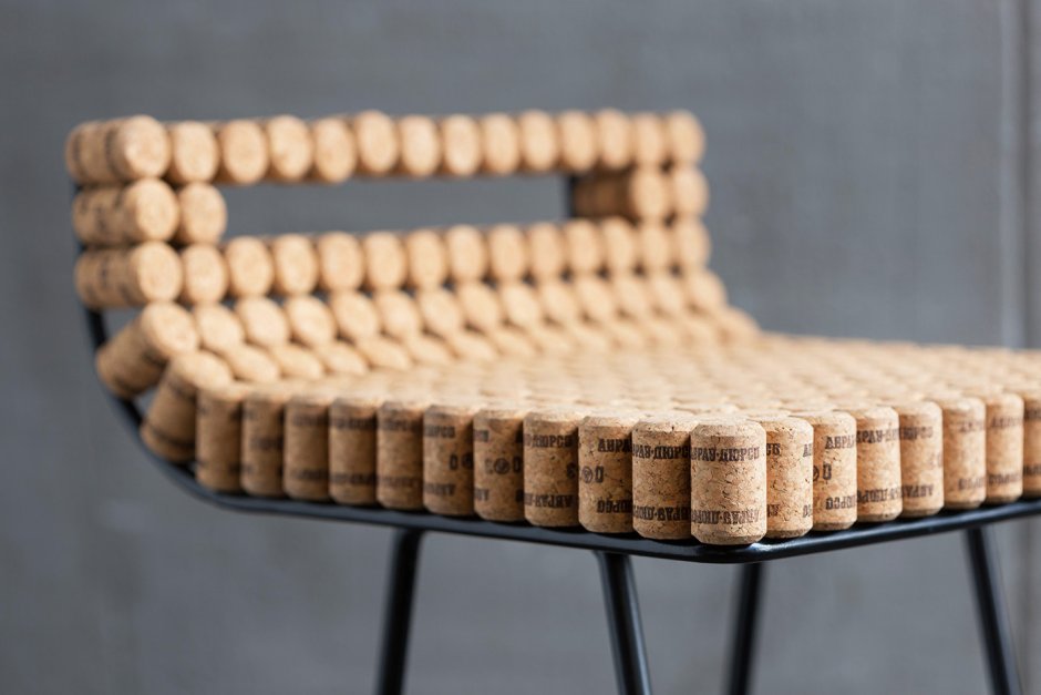 Стул из пробки