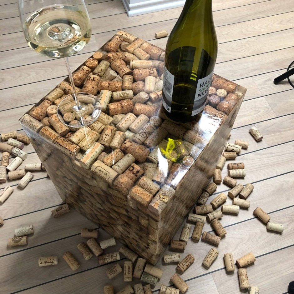 Винный столик «Cork Catcher»