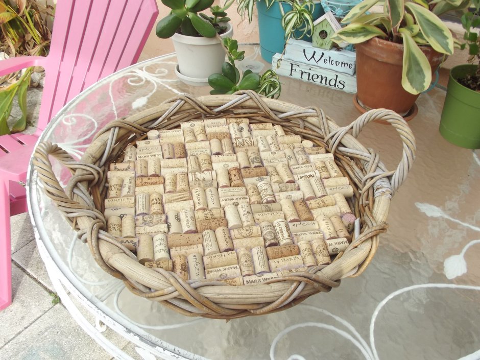 Поднос из винных пробок