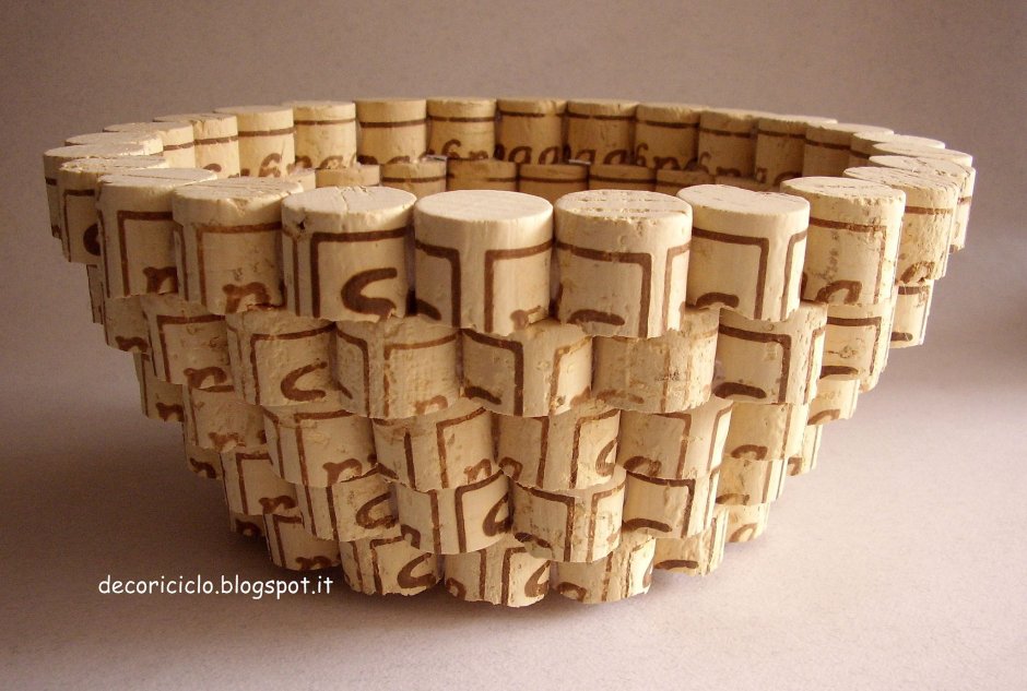 Корзинка из пробок от вина
