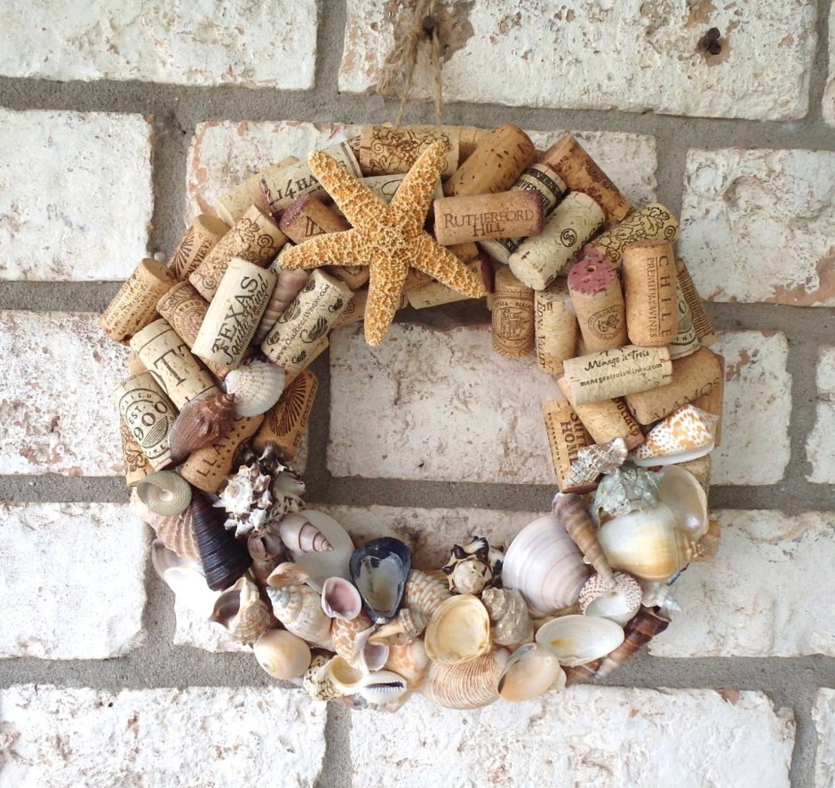 Декор из ракушек и пробок