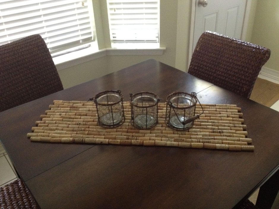 Поднос из винных пробок