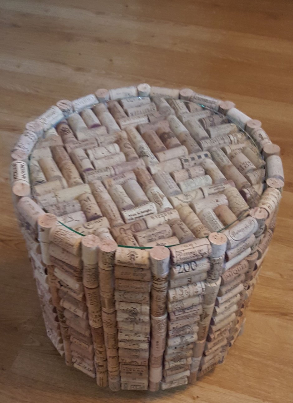 Корзинка из винных пробок