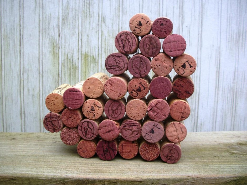 Подставки из винных пробок на свадьбу