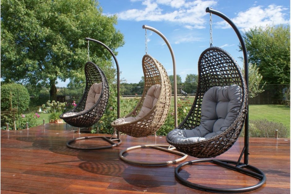 Кресло качалка в экстерьере