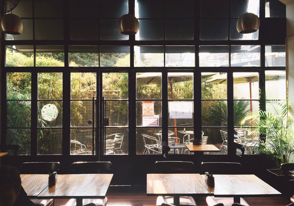 Кафе интерьер бехайнс