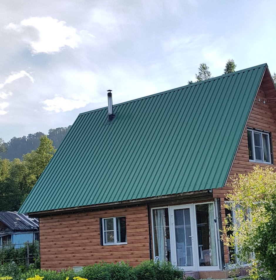 Дом с зеленой крышей